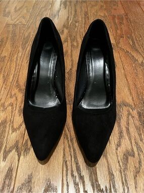 Classic Pointed Toe Black Pumps for Women